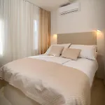 S27-new House In The Centre