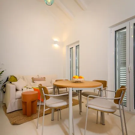 Tatil Evi S27-modern House In The Old Centre With Parking